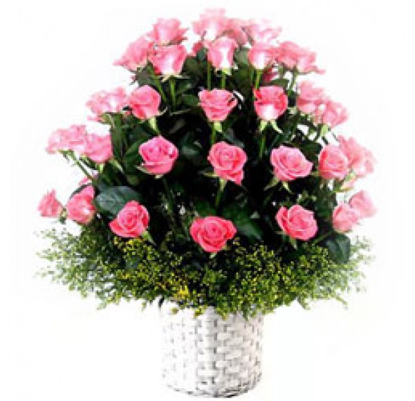 Lovely Arrangement of Pink Coloured Roses